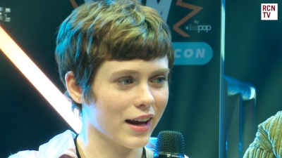 2019-10-25_-_MCM_Comic_Con_-_Red_Carpet_News_TV_Interview_mp45764.jpg