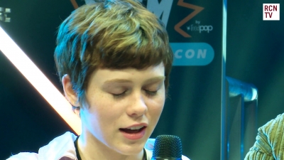 2019-10-25_-_MCM_Comic_Con_-_Red_Carpet_News_TV_Interview_mp45766.jpg
