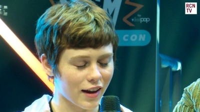 2019-10-25_-_MCM_Comic_Con_-_Red_Carpet_News_TV_Interview_mp45767.jpg