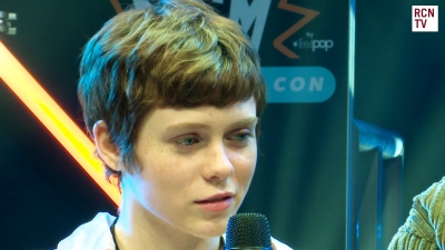 2019-10-25_-_MCM_Comic_Con_-_Red_Carpet_News_TV_Interview_mp45768.jpg