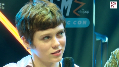2019-10-25_-_MCM_Comic_Con_-_Red_Carpet_News_TV_Interview_mp45772.jpg