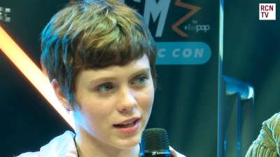 2019-10-25_-_MCM_Comic_Con_-_Red_Carpet_News_TV_Interview_mp45773.jpg