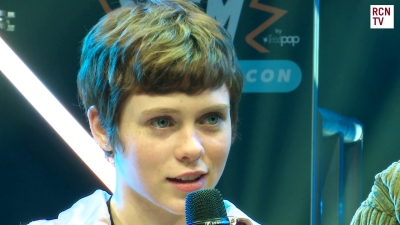 2019-10-25_-_MCM_Comic_Con_-_Red_Carpet_News_TV_Interview_mp45775.jpg