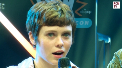 2019-10-25_-_MCM_Comic_Con_-_Red_Carpet_News_TV_Interview_mp45776.jpg