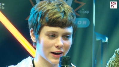 2019-10-25_-_MCM_Comic_Con_-_Red_Carpet_News_TV_Interview_mp45780.jpg