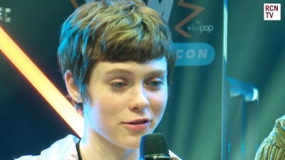 2019-10-25_-_MCM_Comic_Con_-_Red_Carpet_News_TV_Interview_mp45782.jpg