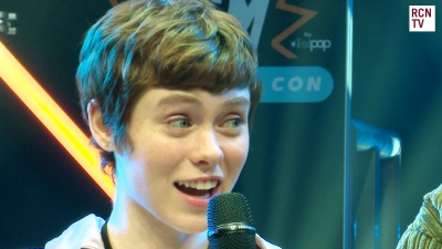2019-10-25_-_MCM_Comic_Con_-_Red_Carpet_News_TV_Interview_mp45797.jpg