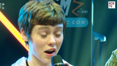 2019-10-25_-_MCM_Comic_Con_-_Red_Carpet_News_TV_Interview_mp45798.jpg
