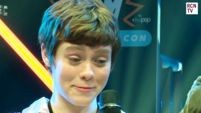2019-10-25_-_MCM_Comic_Con_-_Red_Carpet_News_TV_Interview_mp45800.jpg