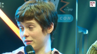 2019-10-25_-_MCM_Comic_Con_-_Red_Carpet_News_TV_Interview_mp45806.jpg
