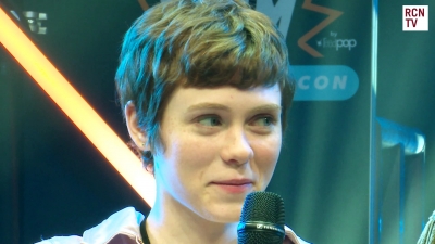 2019-10-25_-_MCM_Comic_Con_-_Red_Carpet_News_TV_Interview_mp45811.jpg