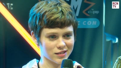 2019-10-25_-_MCM_Comic_Con_-_Red_Carpet_News_TV_Interview_mp45818.jpg