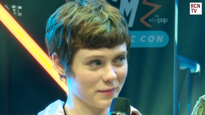 2019-10-25_-_MCM_Comic_Con_-_Red_Carpet_News_TV_Interview_mp45820.jpg