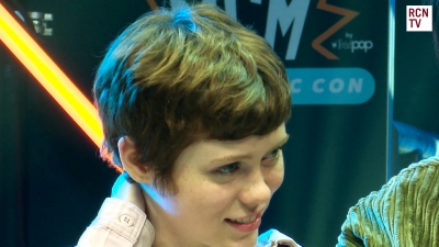 2019-10-25_-_MCM_Comic_Con_-_Red_Carpet_News_TV_Interview_mp45830.jpg