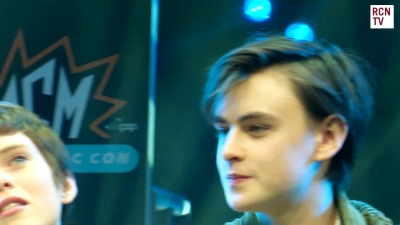 2019-10-25_-_MCM_Comic_Con_-_Red_Carpet_News_TV_Interview_mp45849.jpg
