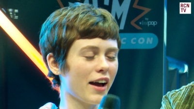 2019-10-25_-_MCM_Comic_Con_-_Red_Carpet_News_TV_Interview_mp45854.jpg