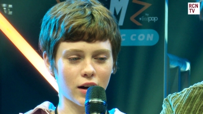 2019-10-25_-_MCM_Comic_Con_-_Red_Carpet_News_TV_Interview_mp45859.jpg