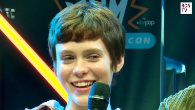 2019-10-25_-_MCM_Comic_Con_-_Red_Carpet_News_TV_Interview_mp45876.jpg