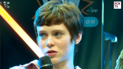 2019-10-25_-_MCM_Comic_Con_-_Red_Carpet_News_TV_Interview_mp45907.jpg