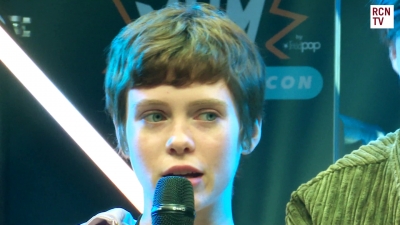 2019-10-25_-_MCM_Comic_Con_-_Red_Carpet_News_TV_Interview_mp45938.jpg