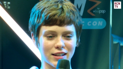 2019-10-25_-_MCM_Comic_Con_-_Red_Carpet_News_TV_Interview_mp45976.jpg