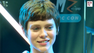 2019-10-25_-_MCM_Comic_Con_-_Red_Carpet_News_TV_Interview_mp45977.jpg