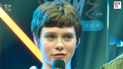 2019-10-25_-_MCM_Comic_Con_-_Red_Carpet_News_TV_Interview_mp46009.jpg