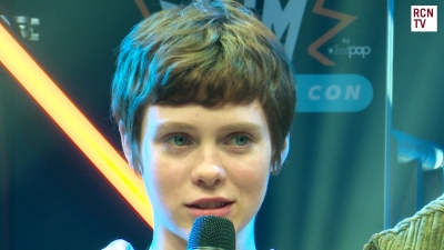 2019-10-25_-_MCM_Comic_Con_-_Red_Carpet_News_TV_Interview_mp46010.jpg