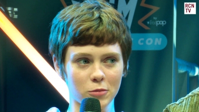 2019-10-25_-_MCM_Comic_Con_-_Red_Carpet_News_TV_Interview_mp46014.jpg