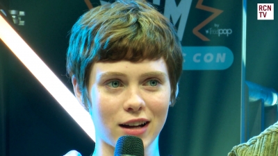 2019-10-25_-_MCM_Comic_Con_-_Red_Carpet_News_TV_Interview_mp46015.jpg