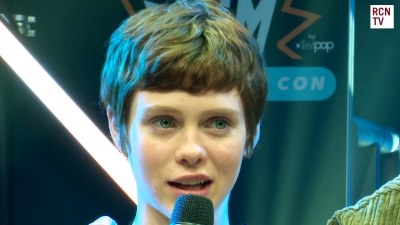 2019-10-25_-_MCM_Comic_Con_-_Red_Carpet_News_TV_Interview_mp46016.jpg