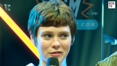 2019-10-25_-_MCM_Comic_Con_-_Red_Carpet_News_TV_Interview_mp46019.jpg