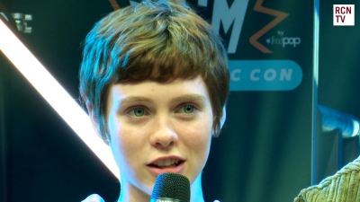 2019-10-25_-_MCM_Comic_Con_-_Red_Carpet_News_TV_Interview_mp46025.jpg