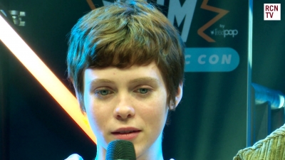 2019-10-25_-_MCM_Comic_Con_-_Red_Carpet_News_TV_Interview_mp46027.jpg