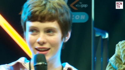 2019-10-25_-_MCM_Comic_Con_-_Red_Carpet_News_TV_Interview_mp46043.jpg