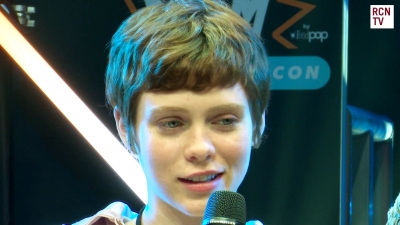 2019-10-25_-_MCM_Comic_Con_-_Red_Carpet_News_TV_Interview_mp46049.jpg