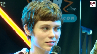 2019-10-25_-_MCM_Comic_Con_-_Red_Carpet_News_TV_Interview_mp46056.jpg