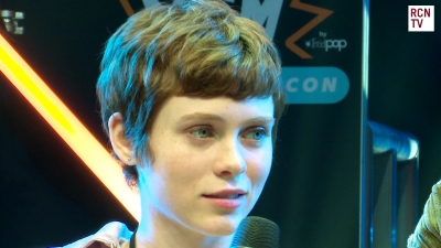 2019-10-25_-_MCM_Comic_Con_-_Red_Carpet_News_TV_Interview_mp46057.jpg
