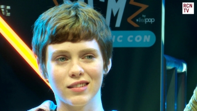 2019-10-25_-_MCM_Comic_Con_-_Red_Carpet_News_TV_Interview_mp46065.jpg