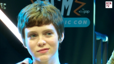 2019-10-25_-_MCM_Comic_Con_-_Red_Carpet_News_TV_Interview_mp46068.jpg