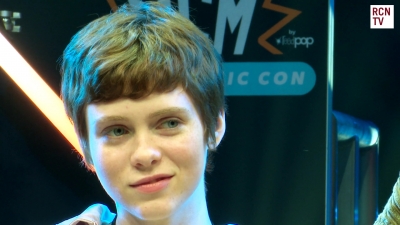 2019-10-25_-_MCM_Comic_Con_-_Red_Carpet_News_TV_Interview_mp46070.jpg