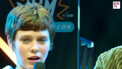 2019-10-25_-_MCM_Comic_Con_-_Red_Carpet_News_TV_Interview_mp46078.jpg