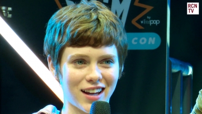 2019-10-25_-_MCM_Comic_Con_-_Red_Carpet_News_TV_Interview_mp46081.jpg