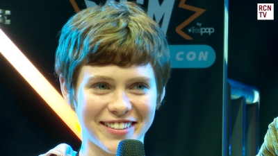 2019-10-25_-_MCM_Comic_Con_-_Red_Carpet_News_TV_Interview_mp46082.jpg
