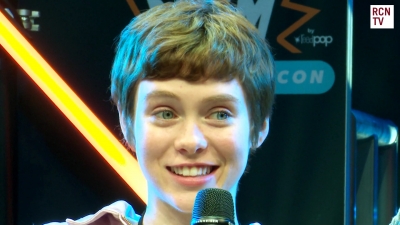 2019-10-25_-_MCM_Comic_Con_-_Red_Carpet_News_TV_Interview_mp46087.jpg