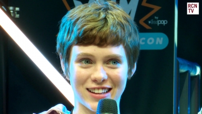 2019-10-25_-_MCM_Comic_Con_-_Red_Carpet_News_TV_Interview_mp46090.jpg