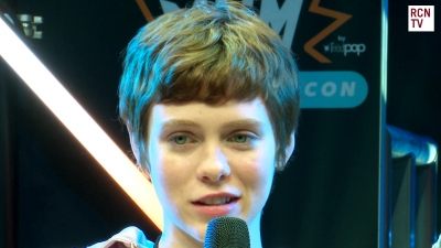 2019-10-25_-_MCM_Comic_Con_-_Red_Carpet_News_TV_Interview_mp46091.jpg