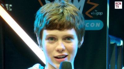 2019-10-25_-_MCM_Comic_Con_-_Red_Carpet_News_TV_Interview_mp46099.jpg