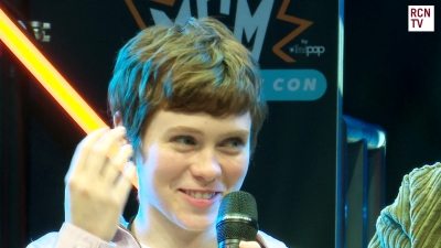 2019-10-25_-_MCM_Comic_Con_-_Red_Carpet_News_TV_Interview_mp46113.jpg