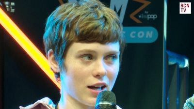 2019-10-25_-_MCM_Comic_Con_-_Red_Carpet_News_TV_Interview_mp46121.jpg